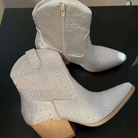 Silver Sparkle Leslie Rhinestones Western Boots NIB - Picture 5 of 16